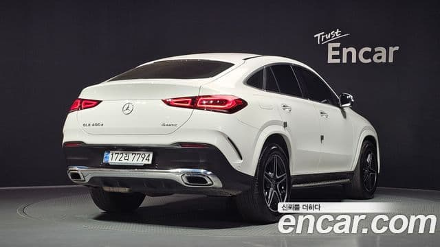 Mercedes-Benz GLE-Class 2021 — Photo 26/36