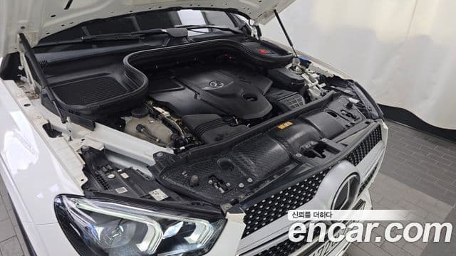 Mercedes-Benz GLE-Class 2021 — Photo 19/36