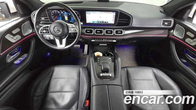 Mercedes-Benz GLE-Class 2021 — Photo 30/36