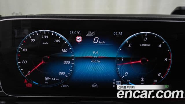 Mercedes-Benz GLE-Class 2021 — Photo 1/36