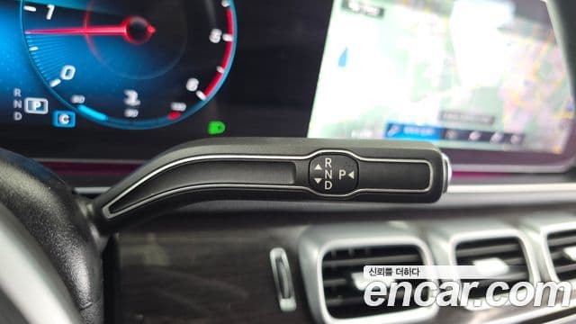 Mercedes-Benz GLE-Class 2021 — Photo 11/36