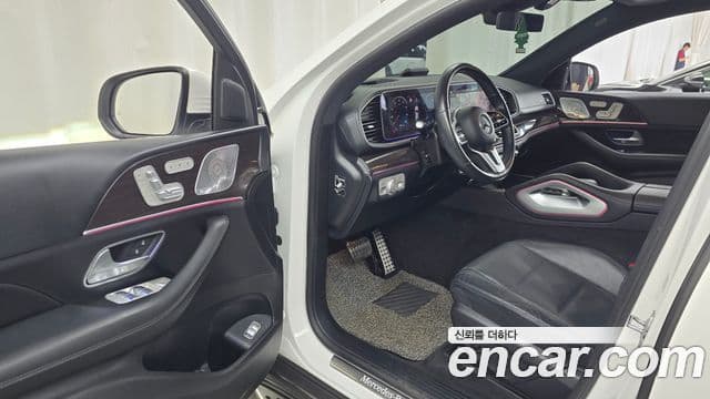 Mercedes-Benz GLE-Class 2021 — Photo 33/36