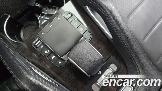 Mercedes-Benz GLE-Class 2021 — Photo 12/36