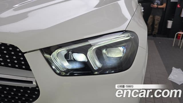 Mercedes-Benz GLE-Class 2021 — Photo 8/36