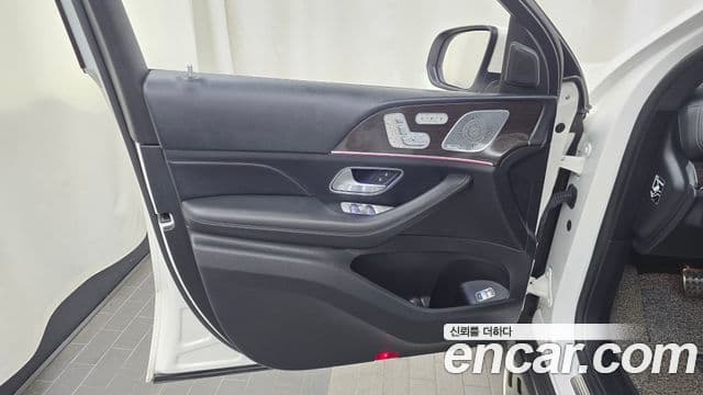 Mercedes-Benz GLE-Class 2021 — Photo 27/36