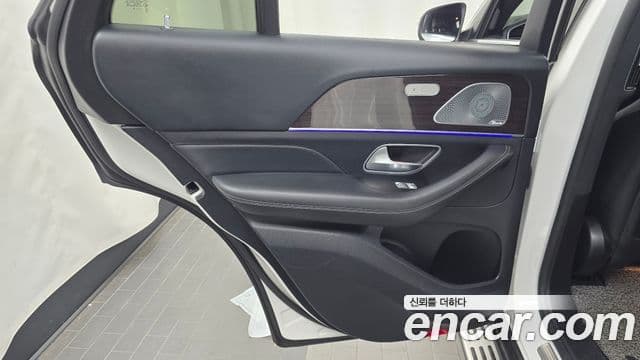 Mercedes-Benz GLE-Class 2021 — Photo 9/36
