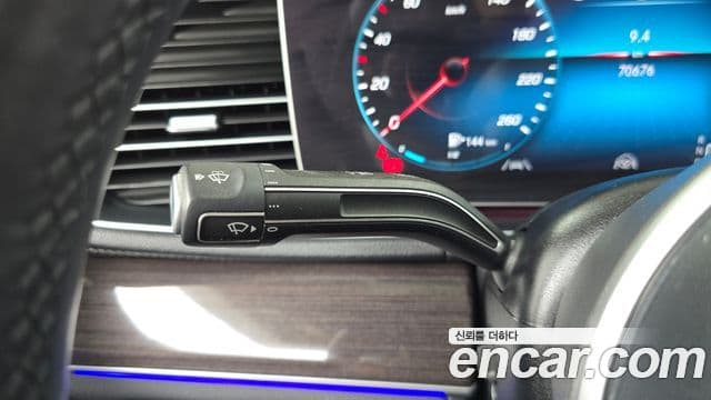 Mercedes-Benz GLE-Class 2021 — Photo 7/36