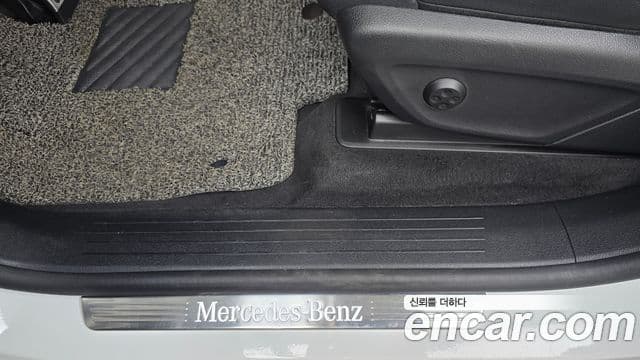 Mercedes-Benz GLE-Class 2021 — Photo 22/36