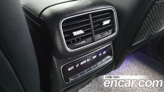 Mercedes-Benz GLE-Class 2021 — Photo 31/36