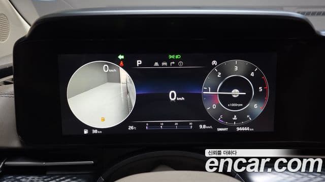Kia Carnival 2021 — ფოტო 8/20