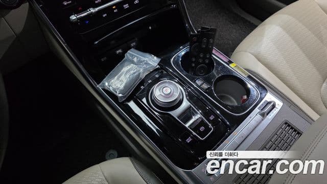 Kia Carnival 2021 — ფოტო 9/20