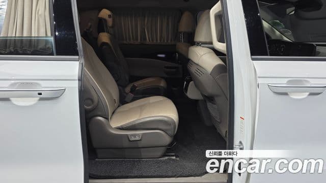 Kia Carnival 2021 — ფოტო 12/20