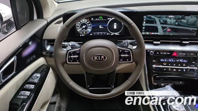 Kia Carnival 2021 — ფოტო 13/20