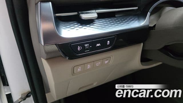 Kia Carnival 2021 — ფოტო 14/20