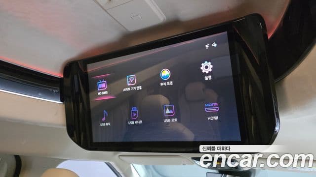 Kia Carnival 2021 — ფოტო 19/20