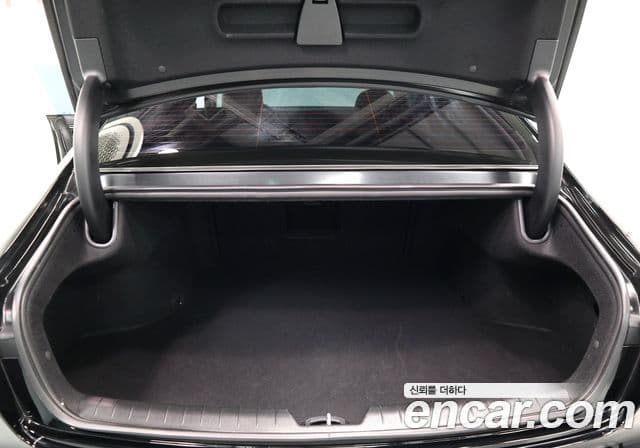 Hyundai Grandeur 2023 — ფოტო 17/20