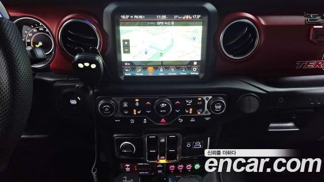 Jeep Wrangler 2023 — Şəkil 13/20
