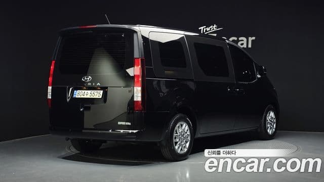 Hyundai Staria 2022 — ფოტო 2/20