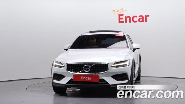 Volvo V60 Cross Country 2019 — Фото 3/20