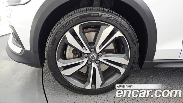 Volvo V60 Cross Country 2019 — Фото 5/20