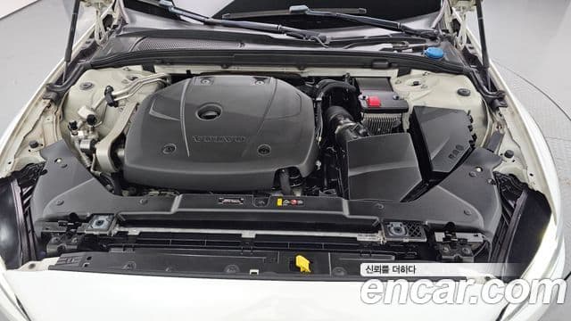 Volvo V60 Cross Country 2019 — Фото 6/20
