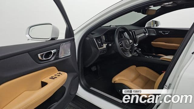 Volvo V60 Cross Country 2019 — Фото 10/20
