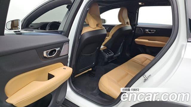 Volvo V60 Cross Country 2019 — Фото 12/20