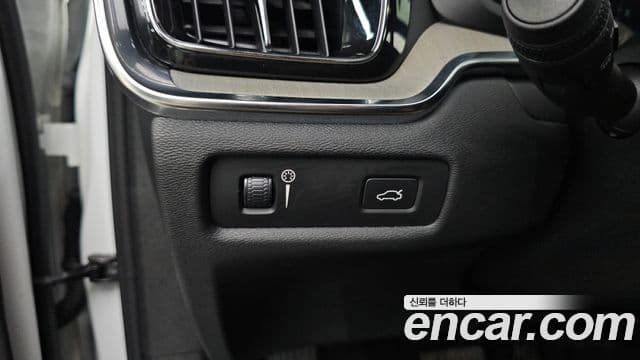 Volvo V60 Cross Country 2019 — Фото 17/20