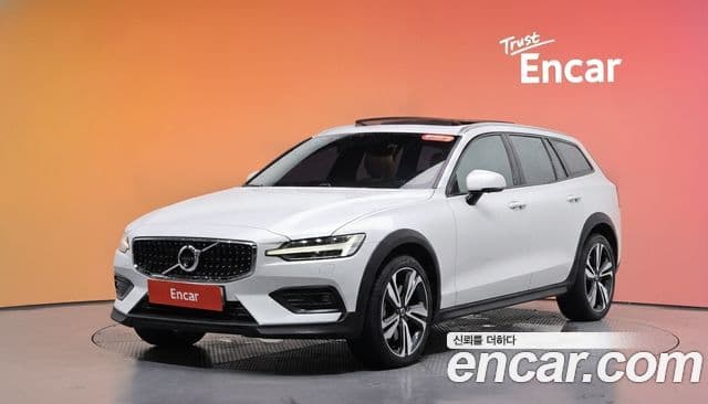 Volvo V60 Cross Country 2019 — Фото 1/20