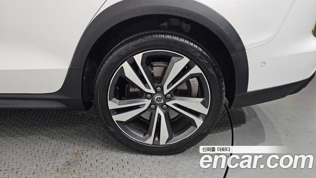 Volvo V60 Cross Country 2019 — Photo 29/36