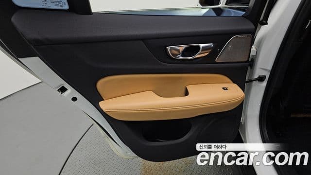 Volvo V60 Cross Country 2019 — Photo 11/36