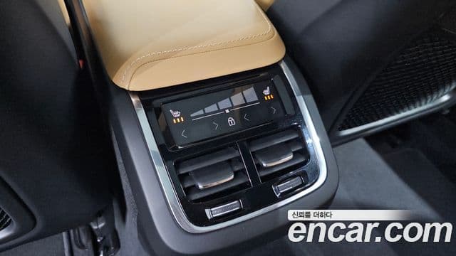 Volvo V60 Cross Country 2019 — Photo 16/36