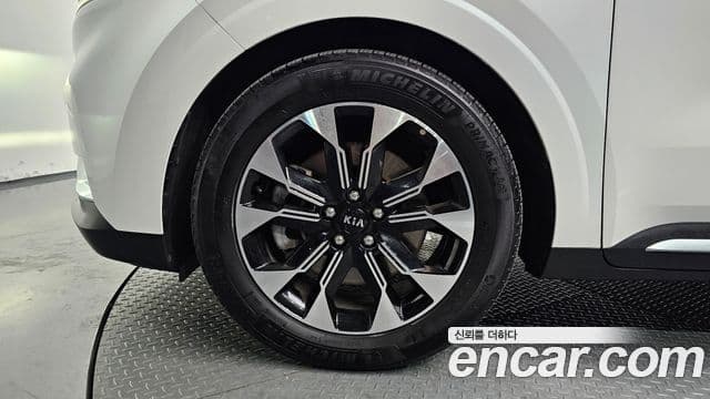 Kia Carnival 2020 — Фото 5/20