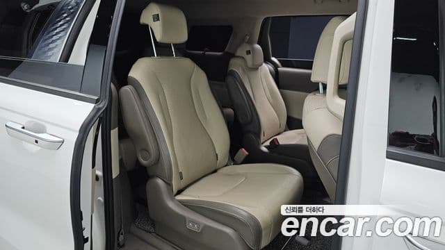 Kia Carnival 2020 — Фото 11/20