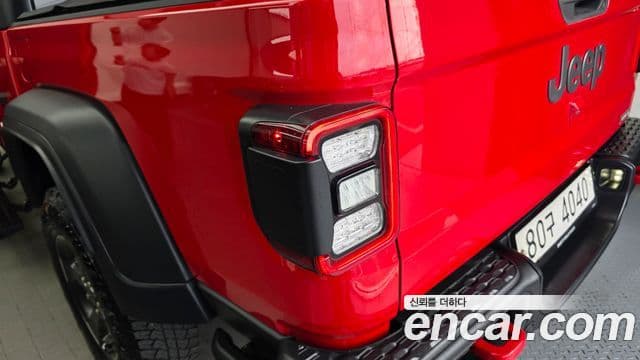 Jeep Gladiator 2021 — ფოტო 28/29