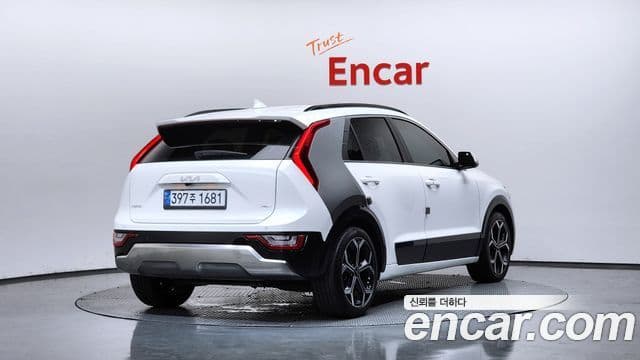 Kia Niro 2022 — Фото 2/20