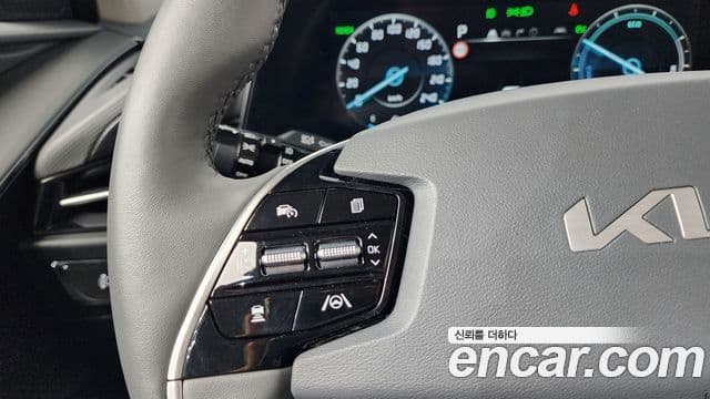 Kia Niro 2022 — Фото 17/20