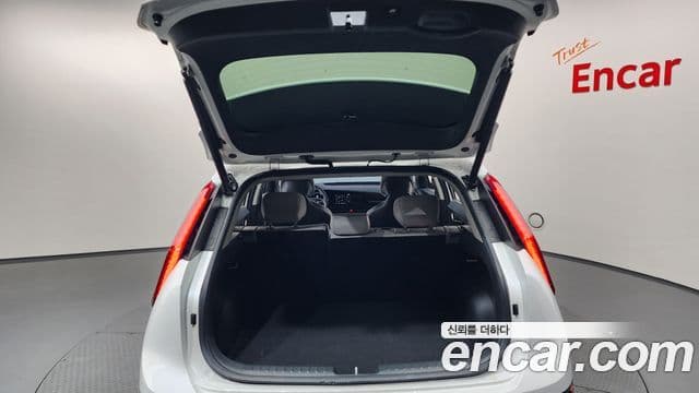 Kia Niro 2022 — Фото 19/20