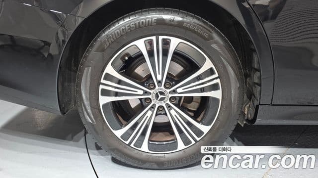 Mercedes-Benz E-Class 2024 — ფოტო 5/20