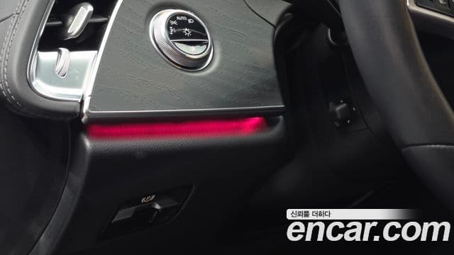 Mercedes-Benz E-Class 2024 — ფოტო 18/20