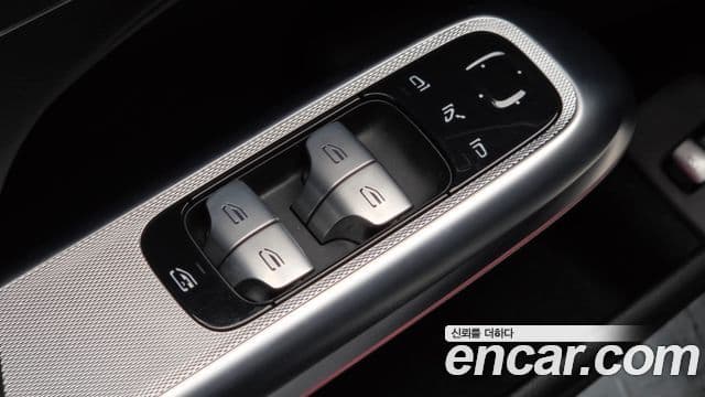 Mercedes-Benz E-Class 2024 — ფოტო 19/20