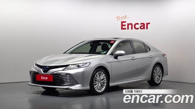 Toyota Camry 2018 — Şəkil 6/20