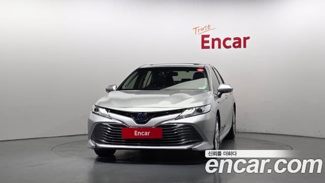 Toyota Camry 2018 — Şəkil 13/20