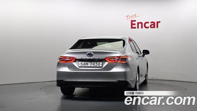 Toyota Camry 2018 — Şəkil 18/20