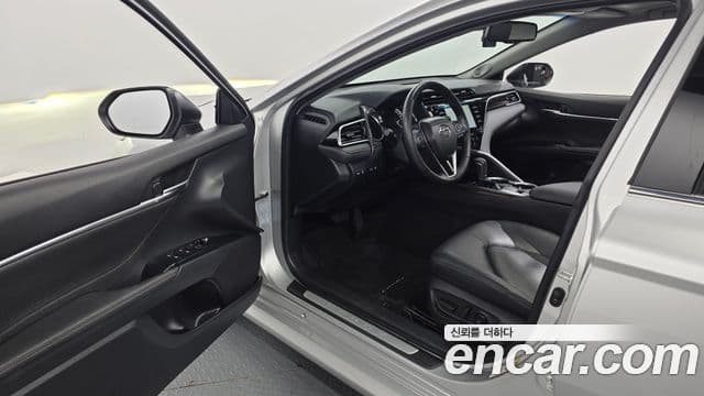 Toyota Camry 2018 — Şəkil 12/20