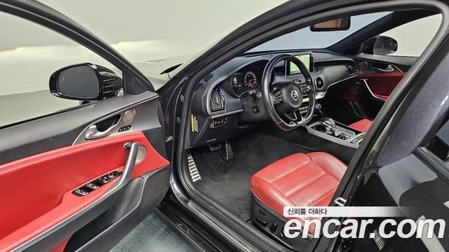 Kia Stinger 2018 — ფოტო 8/20
