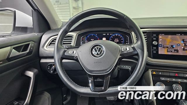 Volkswagen T-Roc 2021 — ფოტო 13/20