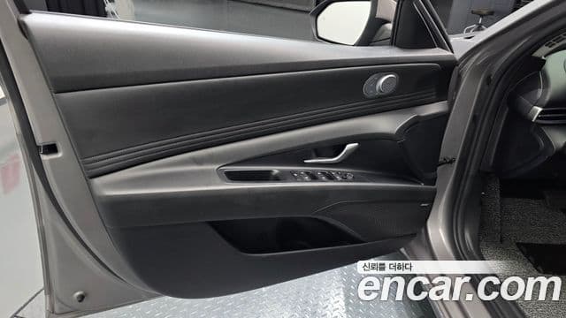 Hyundai The New Avante Hybrid 2021 — Photo 9/32