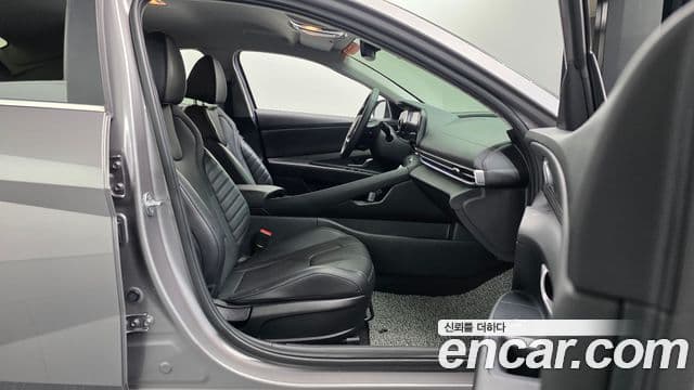 Hyundai The New Avante Hybrid 2021 — Photo 7/32