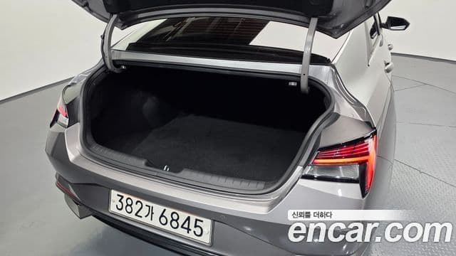 Hyundai The New Avante Hybrid 2021 — Photo 28/32